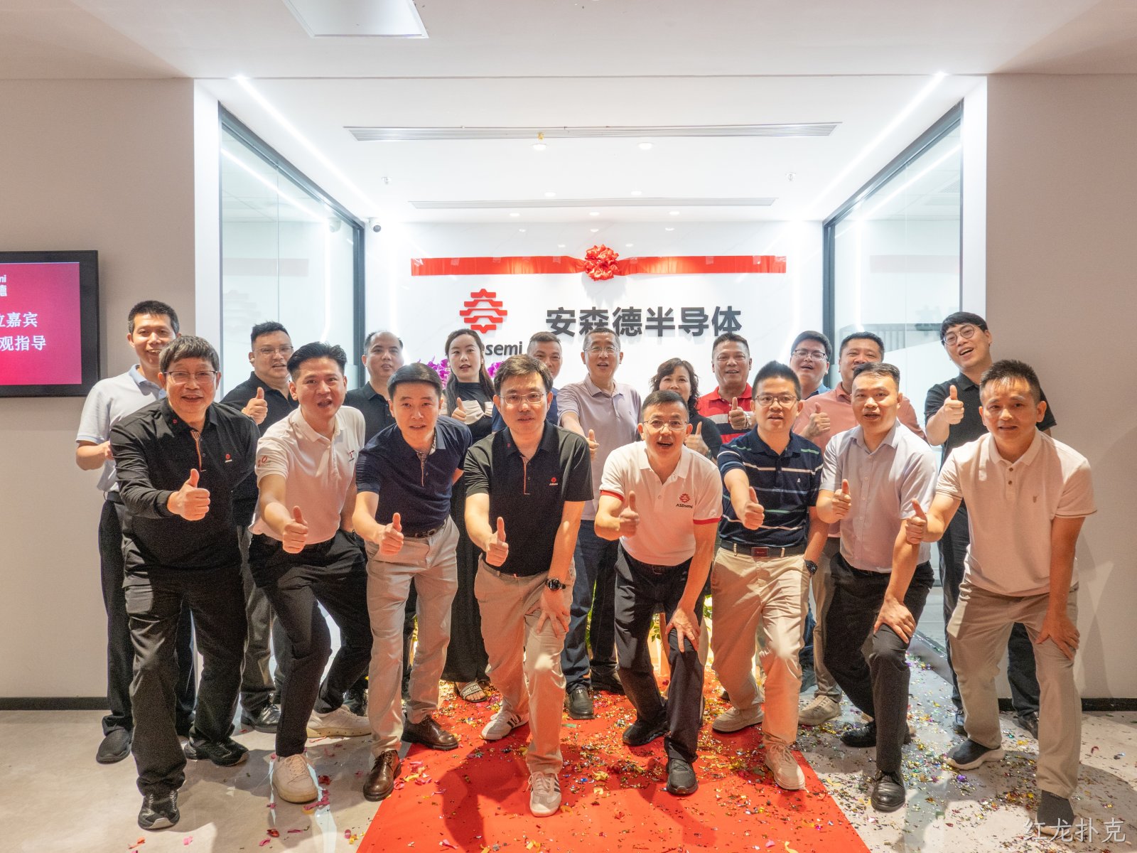 红龙扑克乔迁新址，聚力奔赴新征程！